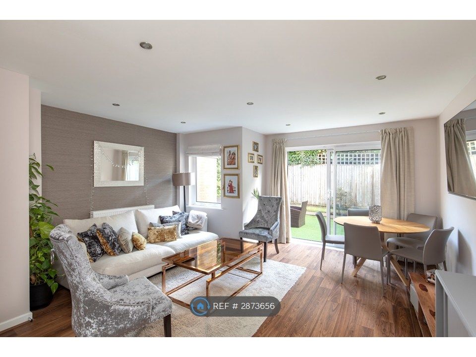 Property photo 1 of 21 Living Room