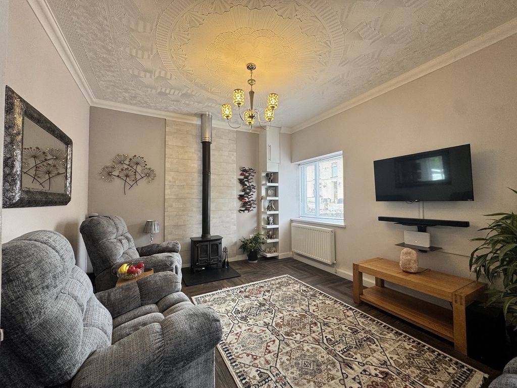 Property photo 2 of 25 Lounge