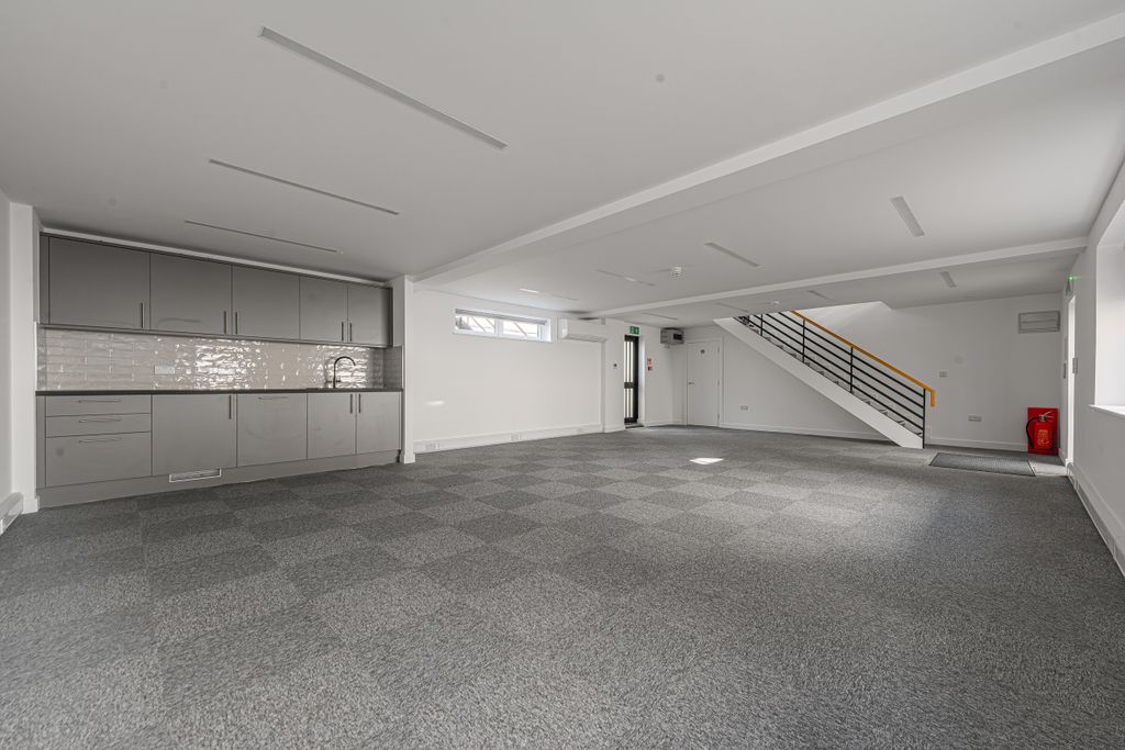 Property photo 3 of 16 Riverside House, Unit 3-003