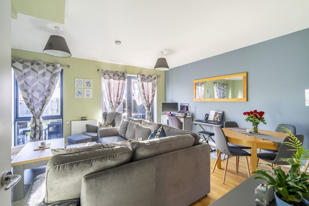 Property photo 2 of 18 Living Room