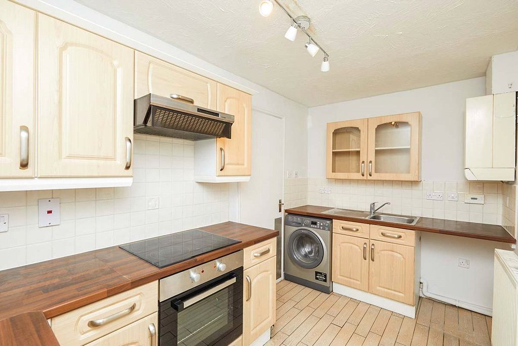 Property photo 2 of 8 Kitchen