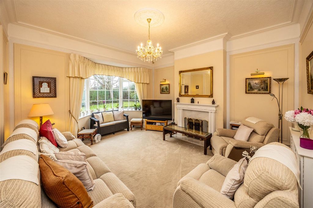 Property photo 3 of 56 Lounge