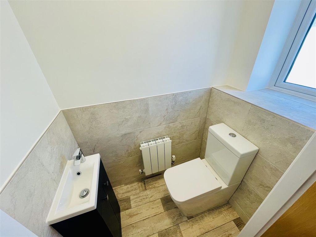 Property photo 3 of 14 WC