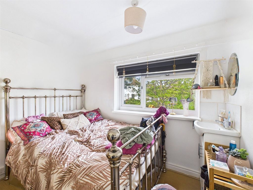 Property photo 1 of 19 Bedroom-House-To-Ren