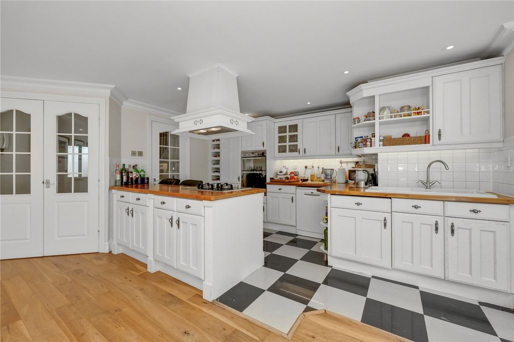 Property photo 2 of 14 Picture No. 28
