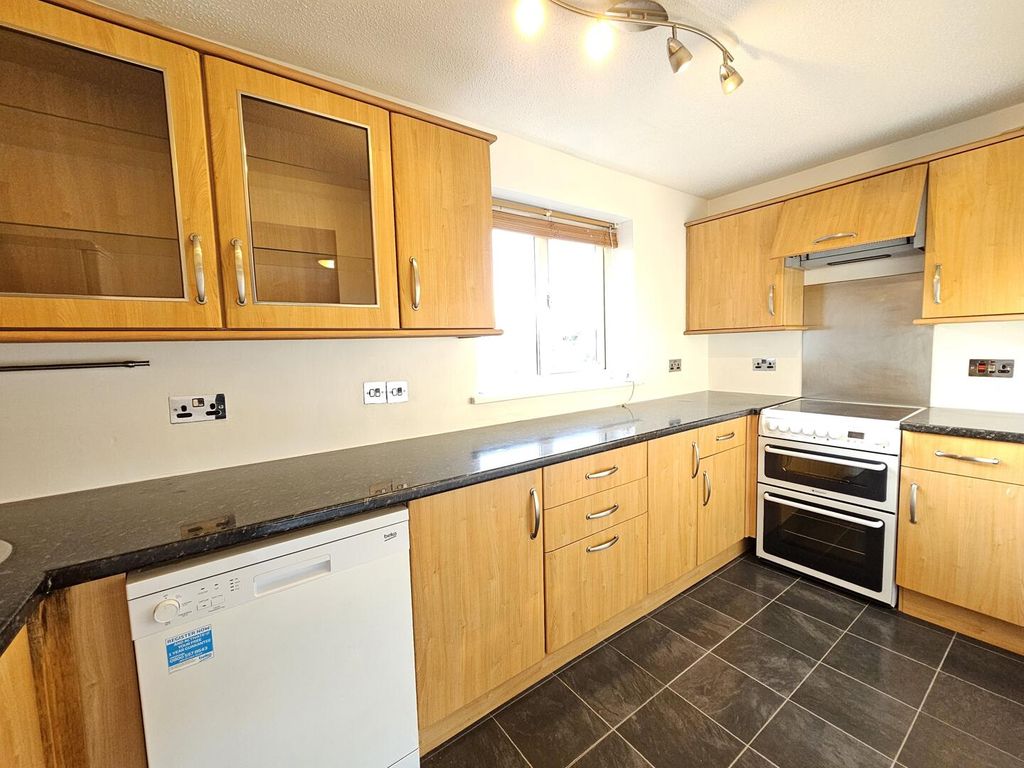 Property photo 2 of 6 Kitchen