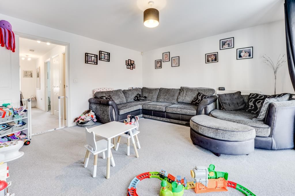 Property photo 3 of 29 40 Congyer Close, Great Oakley-13.Jpg