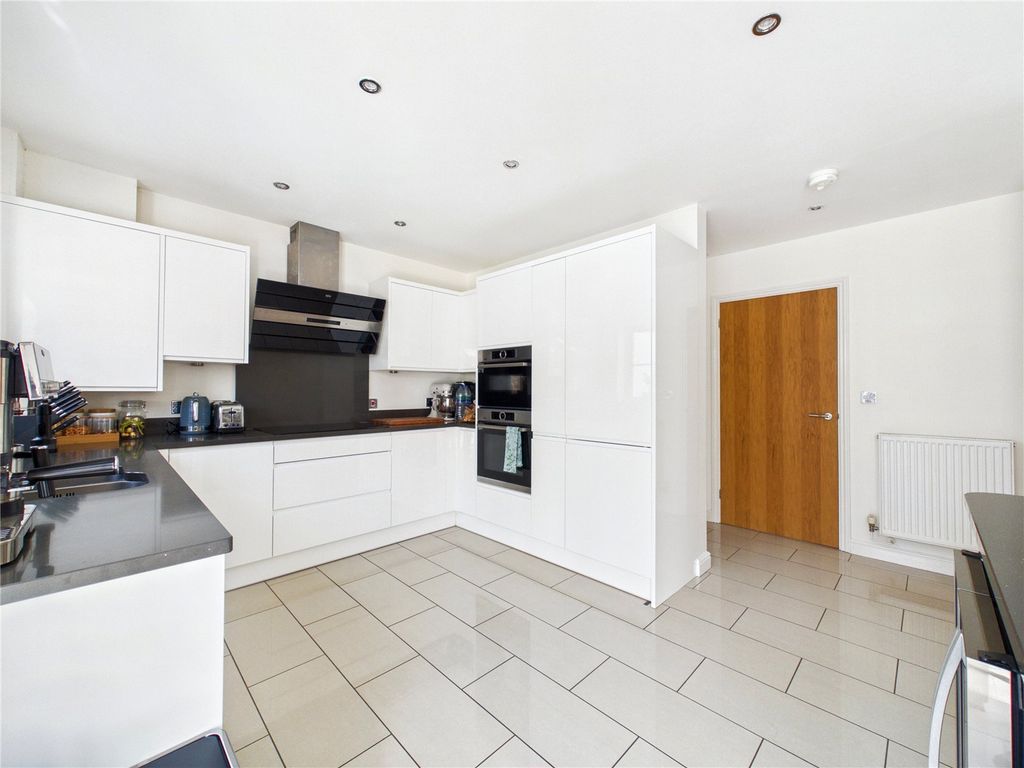 Property photo 2 of 18 Picture No. 08