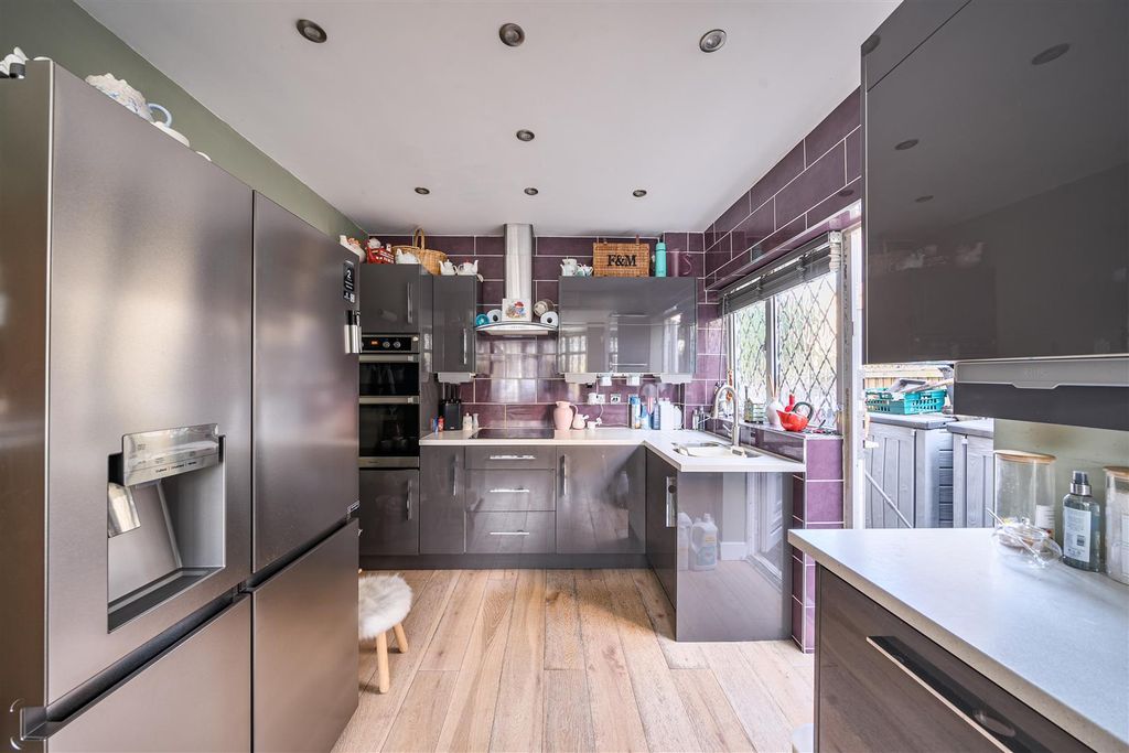 Property photo 2 of 12 Frankland Road - Kitchen Diner 1.Jpg