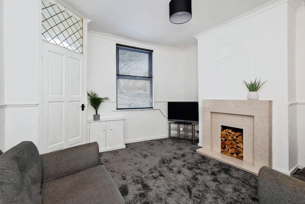 Property photo 3 of 17 Pbox-Img.Jpg