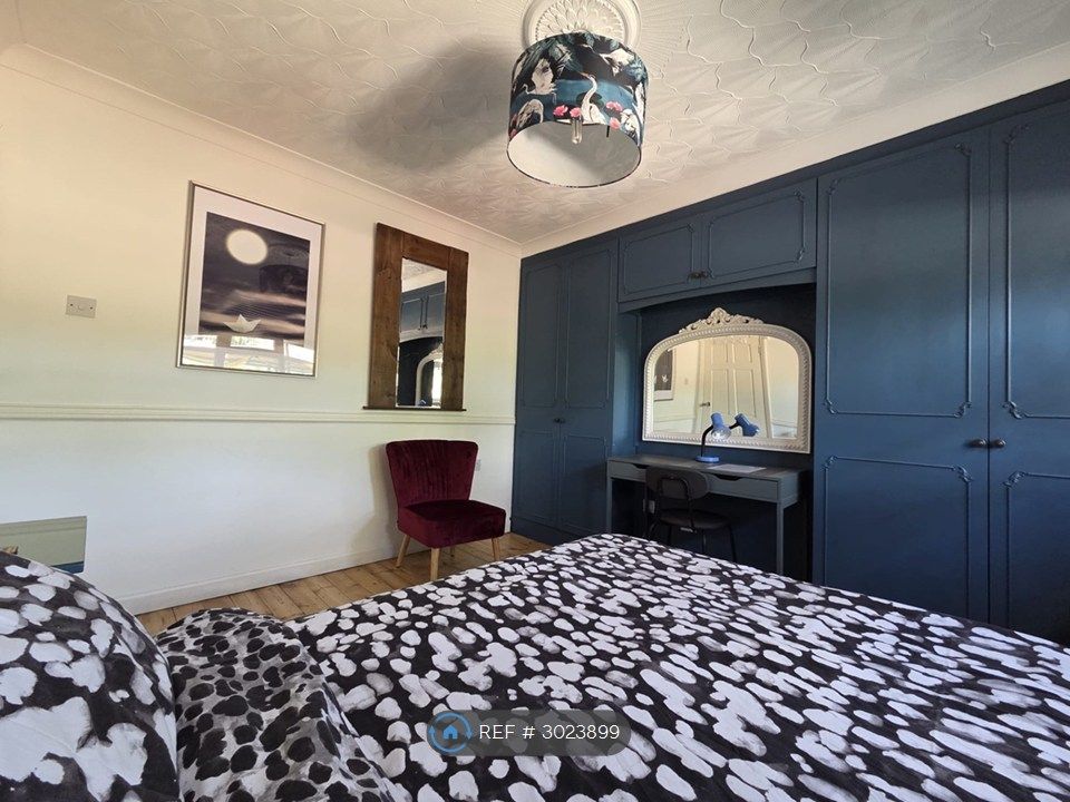 Property photo 1 of 16 Bedroom 1