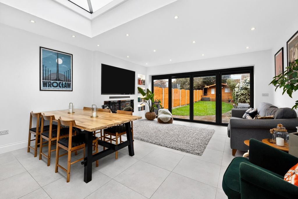 Property photo 3 of 20 Kitchen/Diner