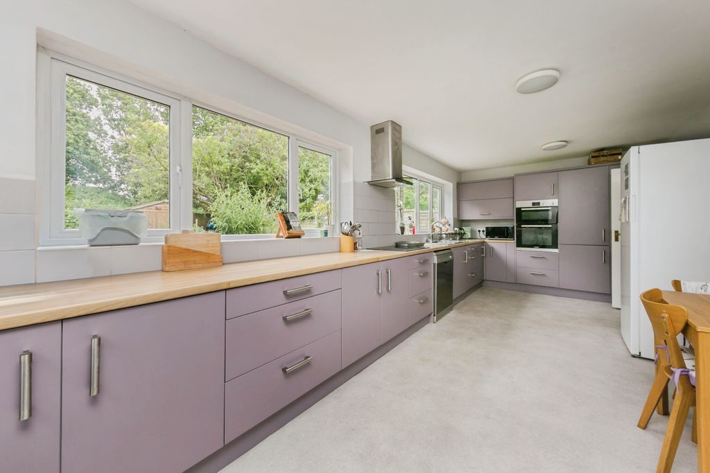 Property photo 3 of 34 Kitchen