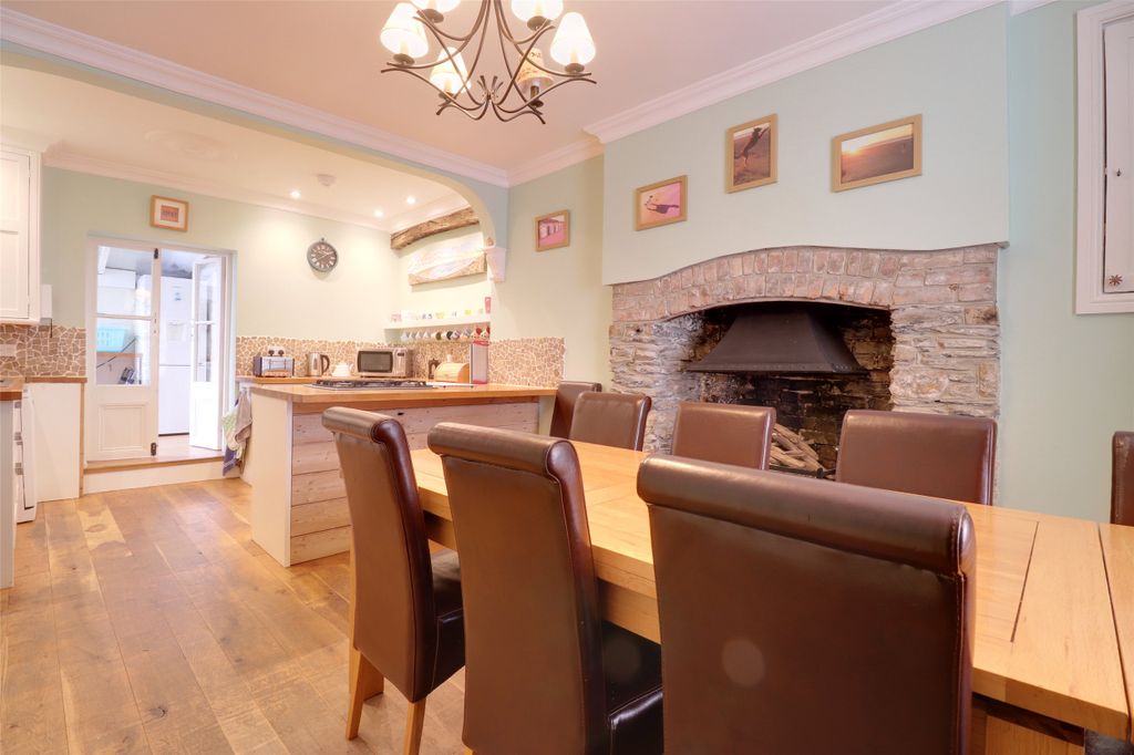 Property photo 3 of 16 Dining Room