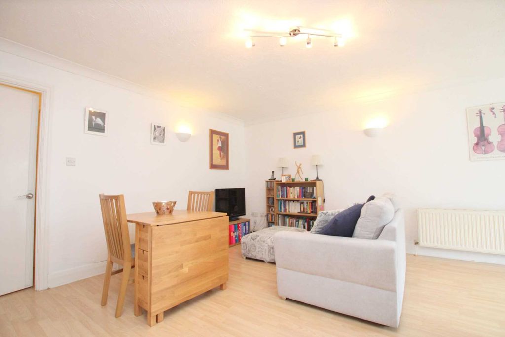 Property photo 3 of 8