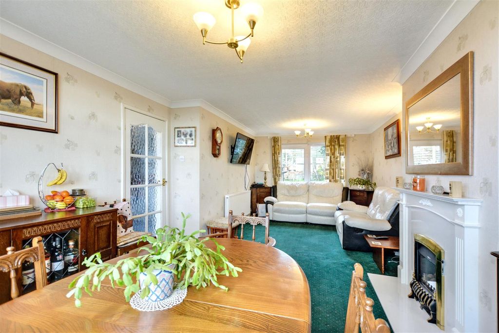 Property photo 2 of 24 Lounge/Dining Room