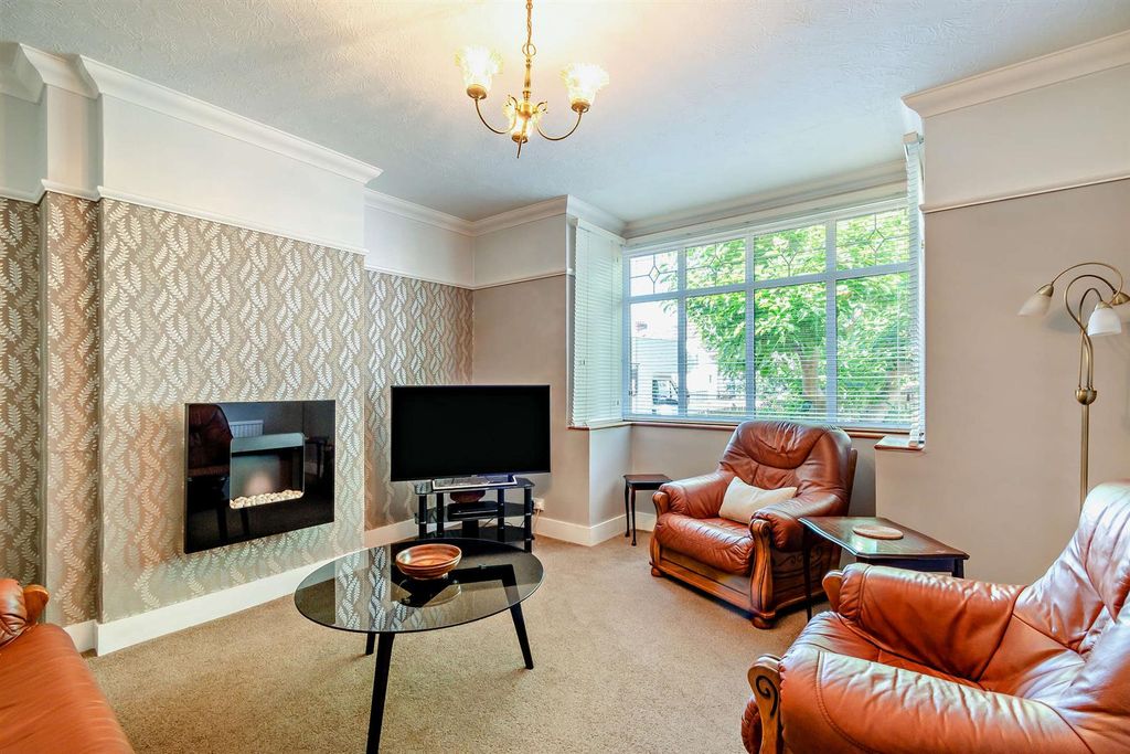 Property photo 2 of 18 8698615-Interior01-800.Jpg