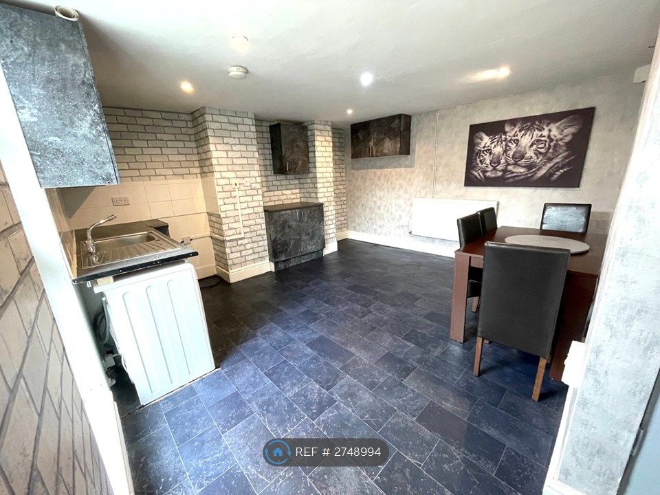 Property photo 2 of 17 Kitchen