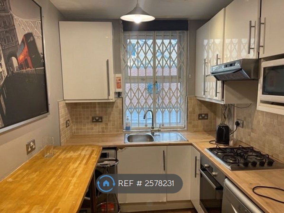 Property photo 2 of 13 Kitchen 001