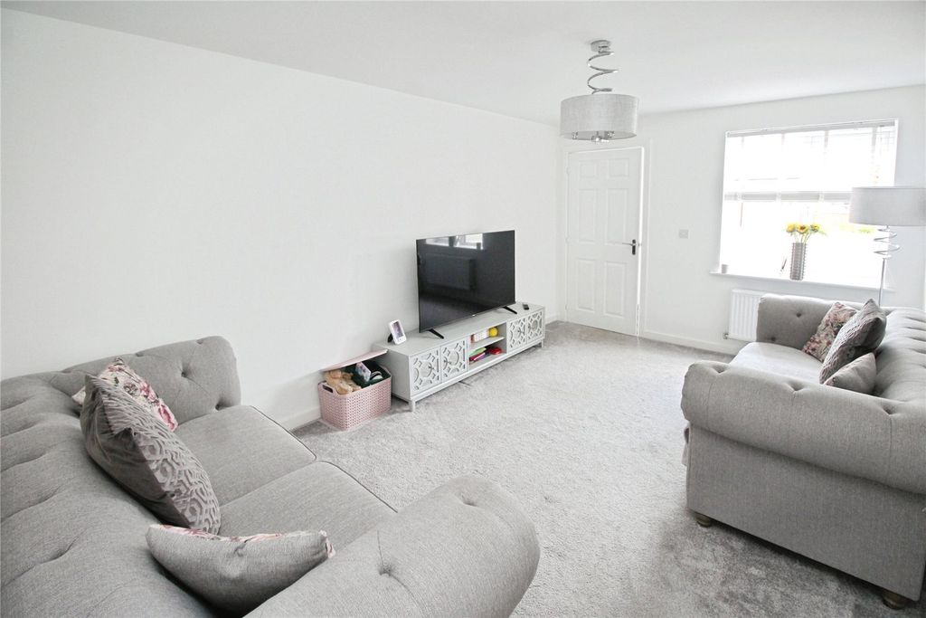Property photo 2 of 14 Lounge
