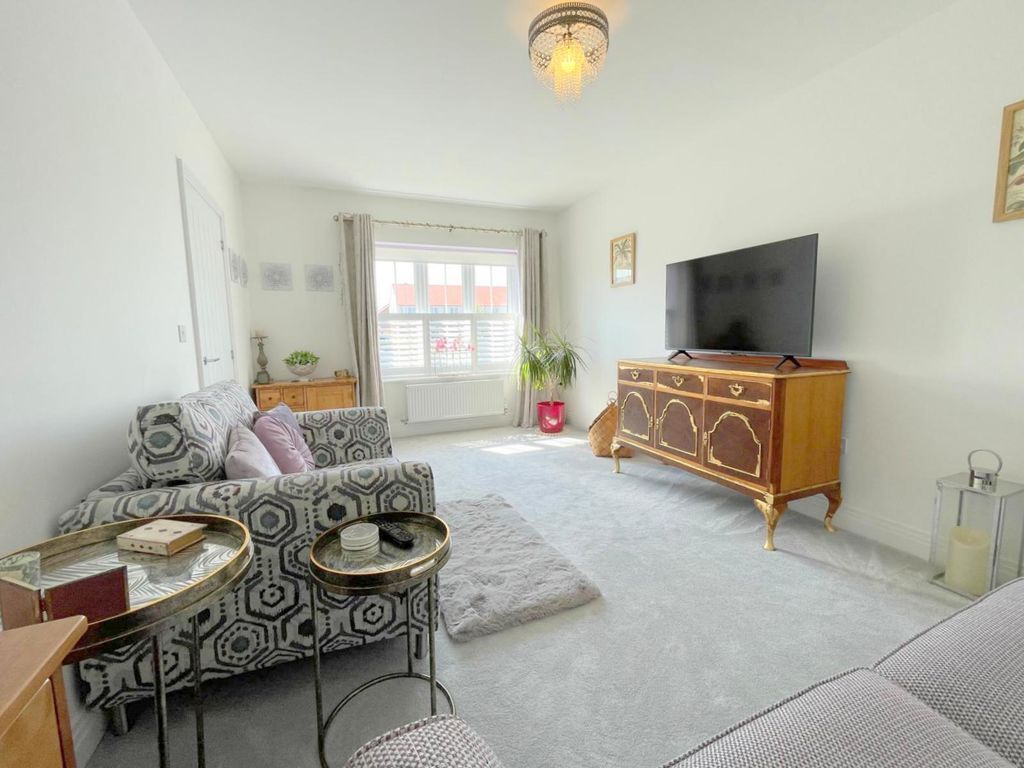 Property photo 3 of 28 Cinderpath Way