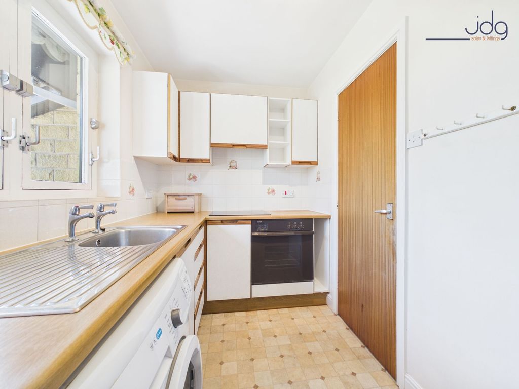 Property photo 2 of 9 Kitchen