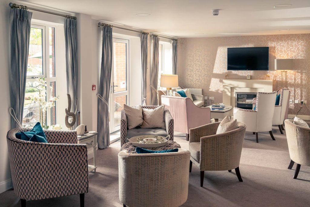 Property photo 3 of 11 Milward Place Homeowners Lounge