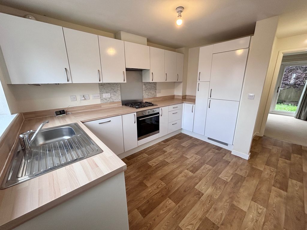 Property photo 3 of 9 Kitchen