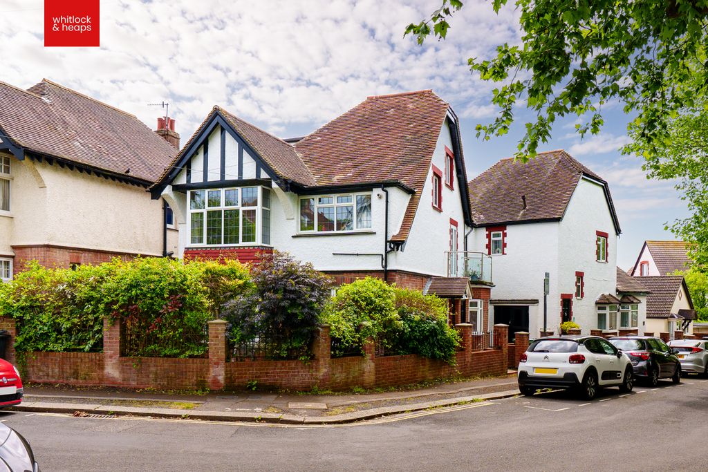 Property photo 1 of 8
