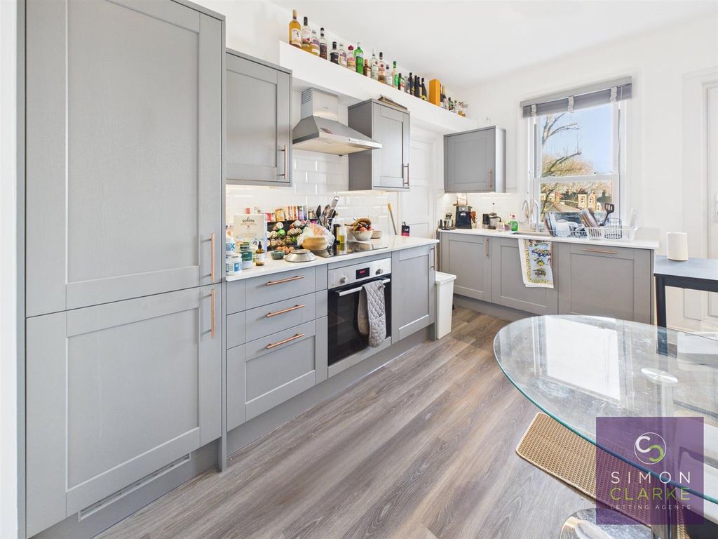 Property photo 2 of 9 Cam05425G0-Pr0100-Still003.Jpg