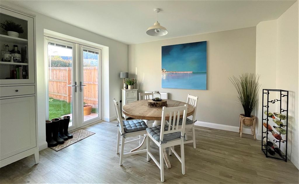 Property photo 3 of 19 Dining Room