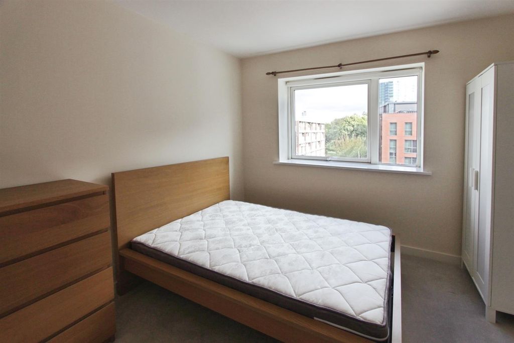 Property photo 3 of 6 0E7d708B-Bedroom.Jpg