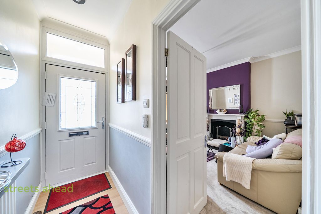 Property photo 3 of 17 Fb149d5d-1Ecb-44A...