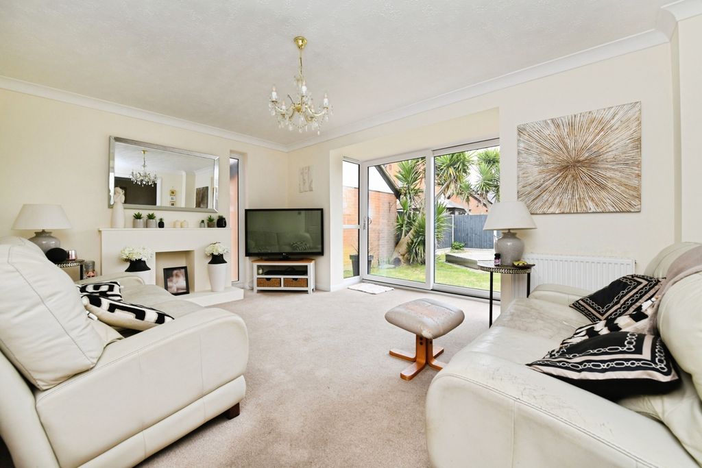 Property photo 2 of 19 Lounge