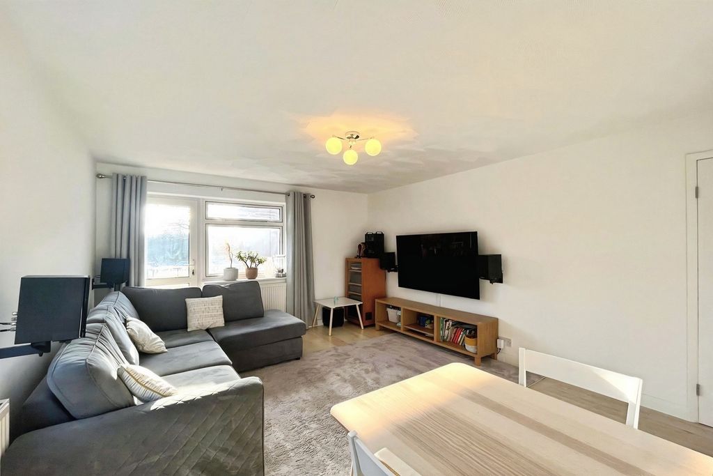 Property photo 2 of 7 Pbox-Img.Jpg