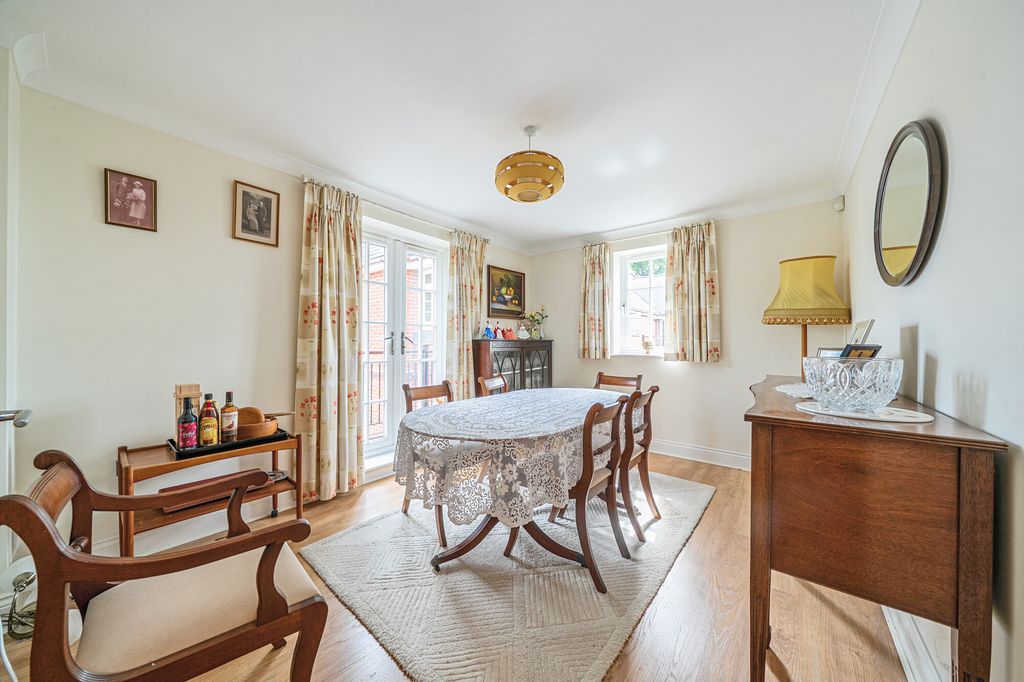 Additional image 4 of 3 bed flat for saleEnborne Gate, Newbury RG14