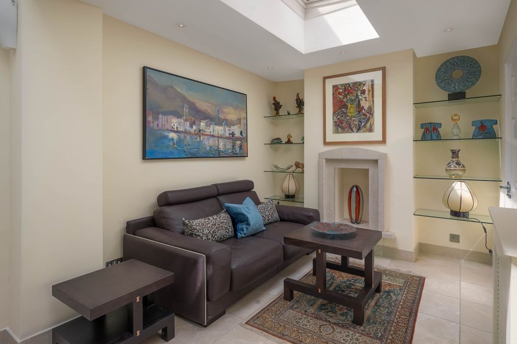 Property photo 3 of 13 Sitting Room