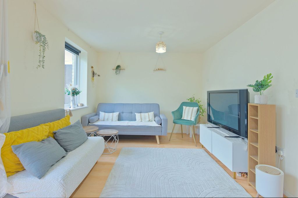 Property photo 3 of 18