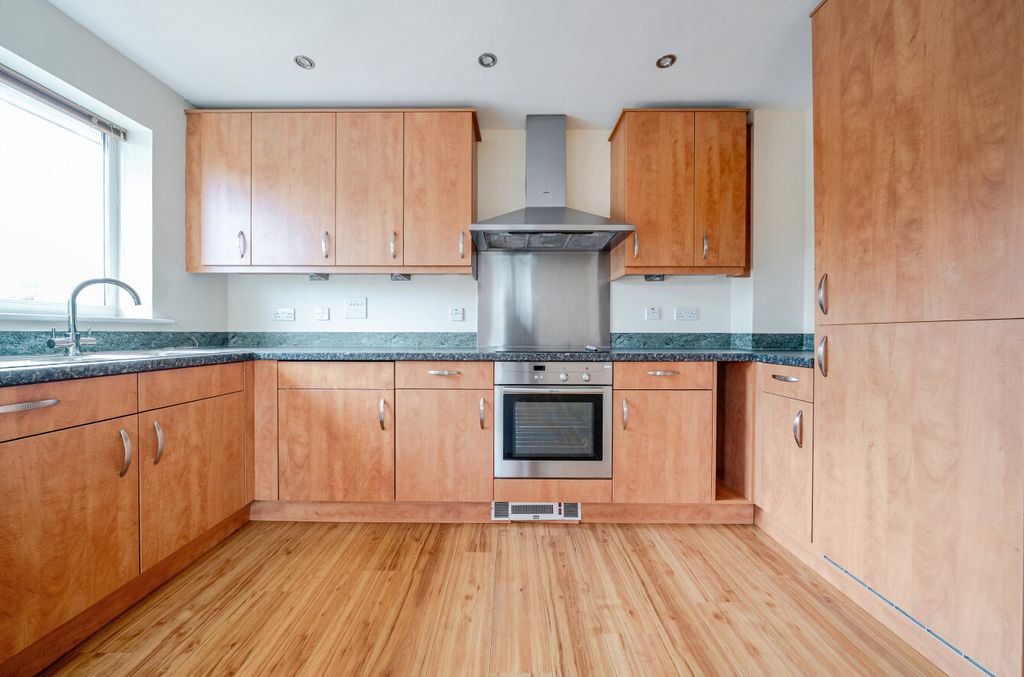 Property photo 3 of 12 Kitchen2