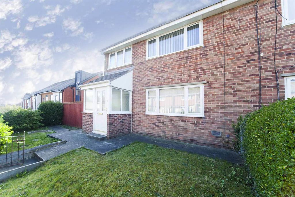 Property photo 2 of 25