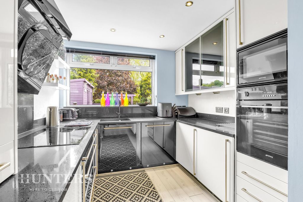 Property photo 3 of 22 Kitchen