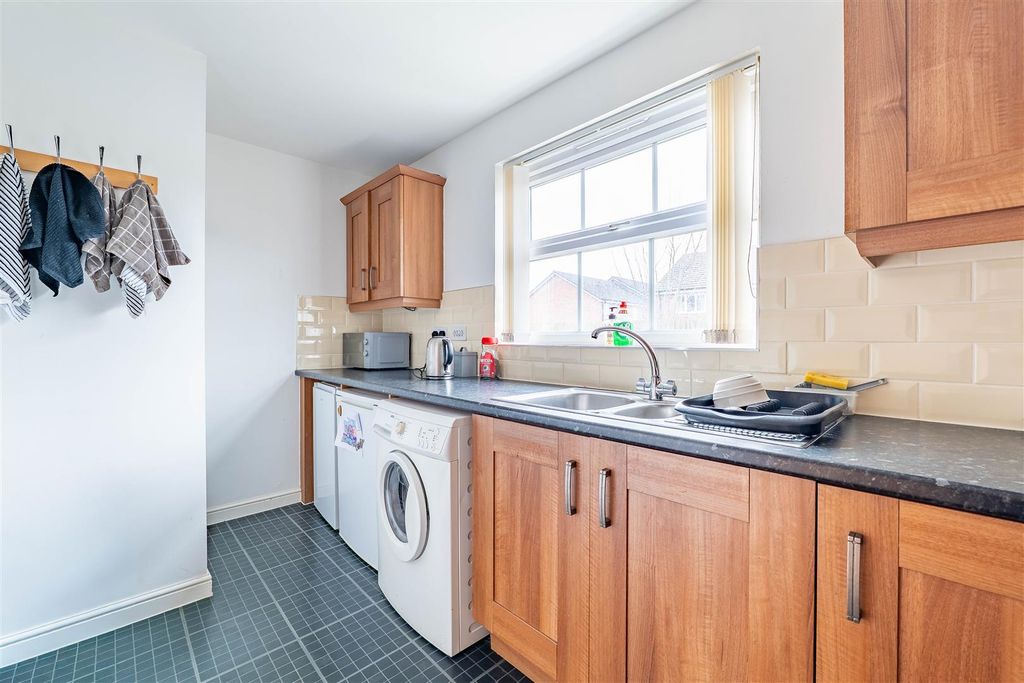 Property photo 3 of 13 Kitchen