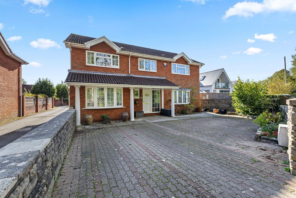 Property photo 1 of 39