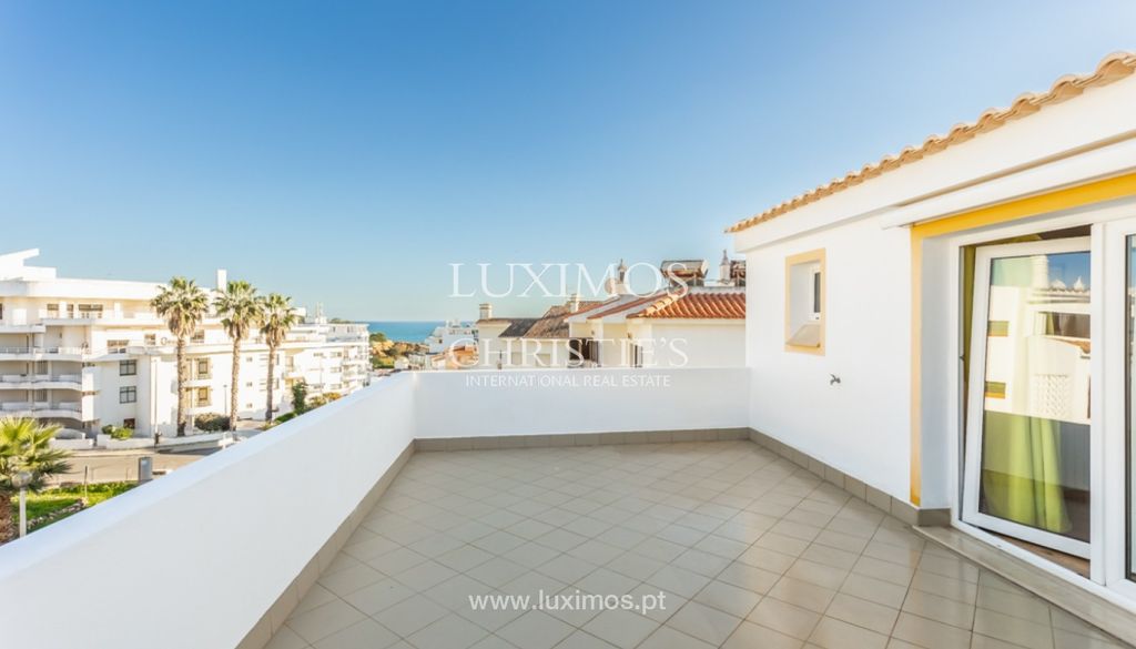 Property photo 2 of 28