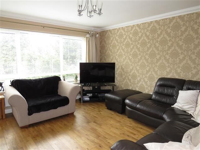 Property photo 3 of 7 Living Room