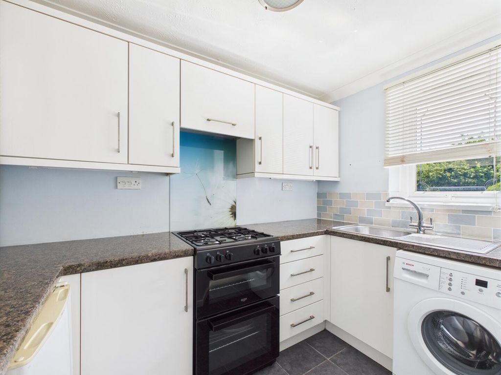 Property photo 3 of 10 Kitchen