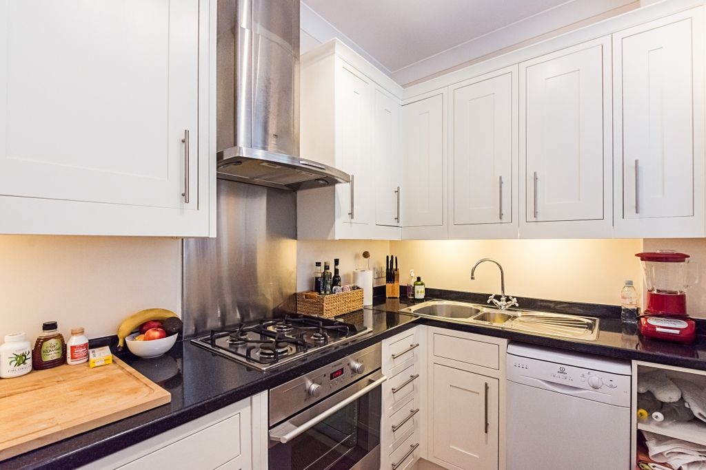 Property photo 3 of 9 Kitchen