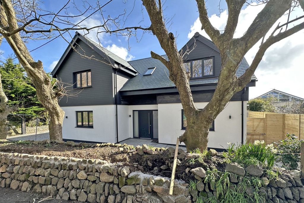 Property photo 3 of 19 Photo 3