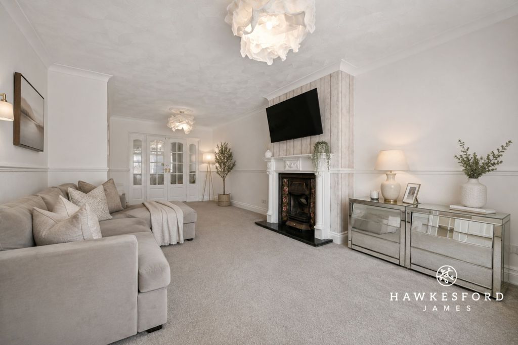 Property photo 2 of 17 Fairleas, Sittingbourne - Lounge/Diner