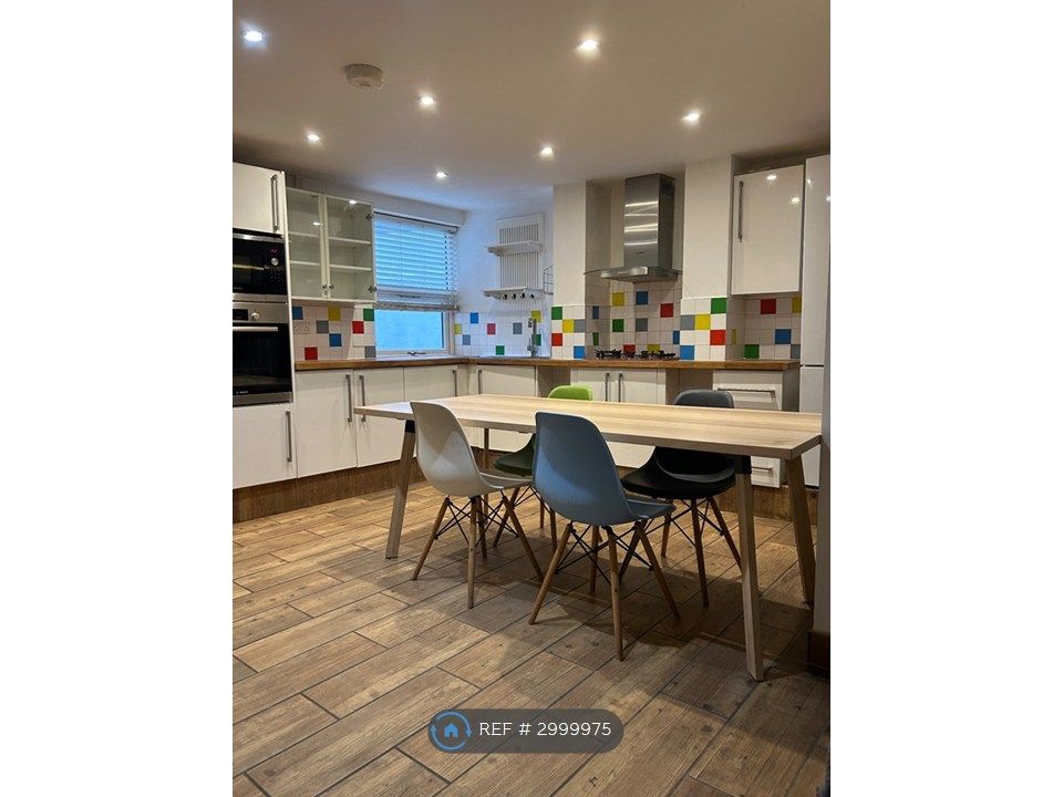 Property photo 1 of 35 Kitchen Open Plan